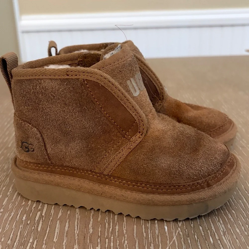 UGG Neumel II Kids Chestnut Suede Ankle Boots Size 8 Toddler Hook & Loop